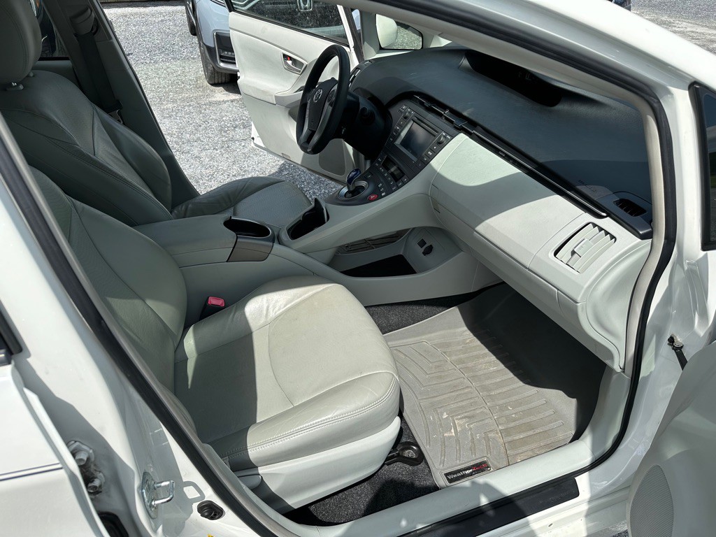2012 Toyota Prius Image 13