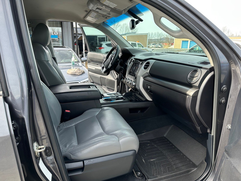 2015 Toyota Tundra Image 18
