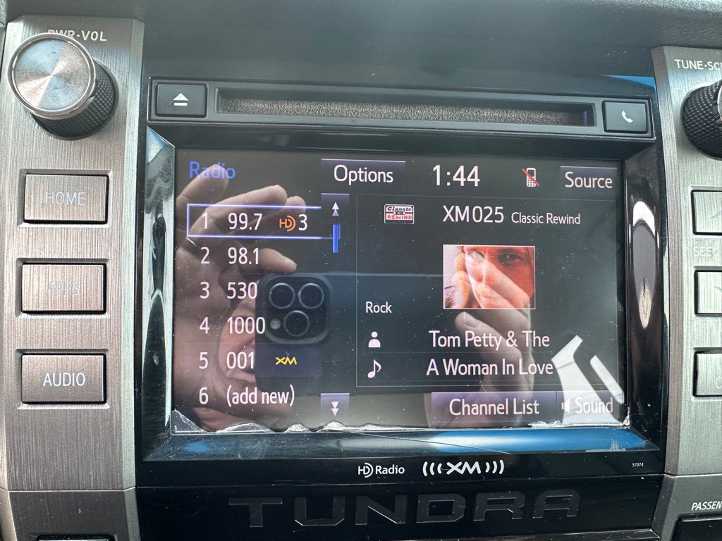 2015 Toyota Tundra Image 24