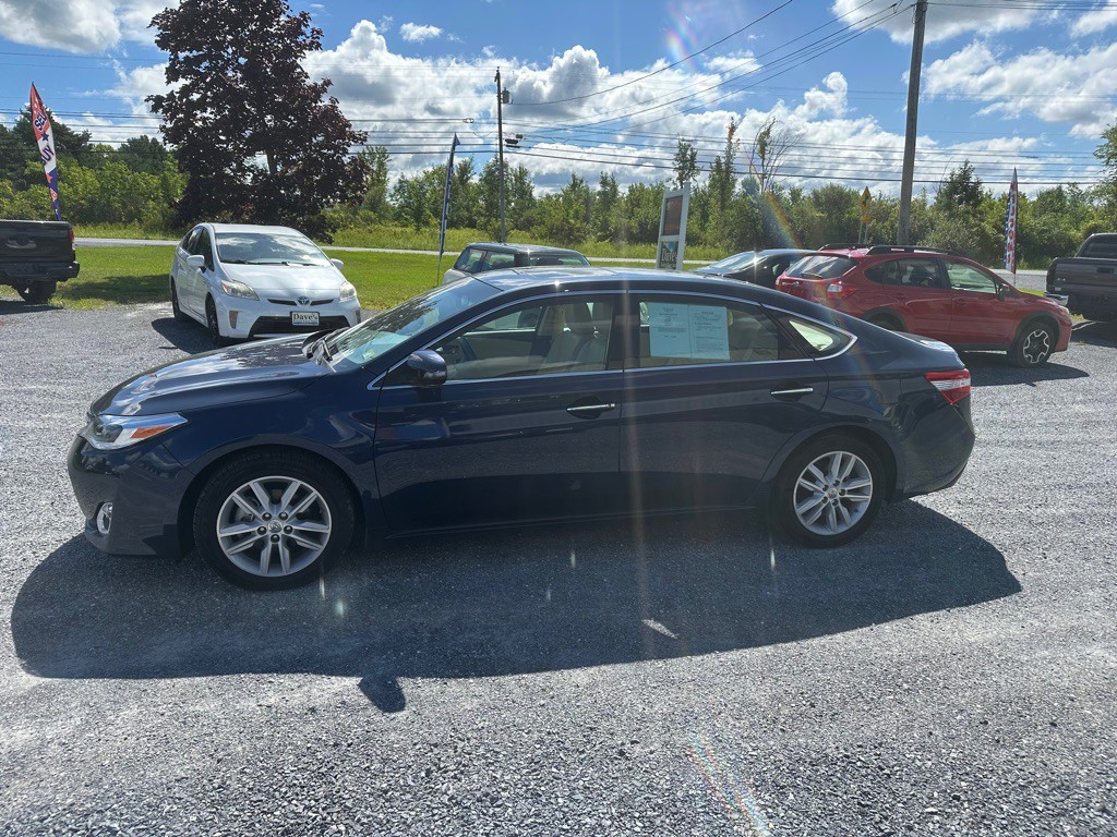 2015 Toyota Avalon Image 2