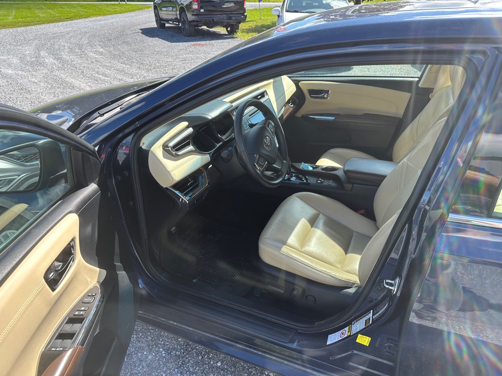 2015 Toyota Avalon Image 11