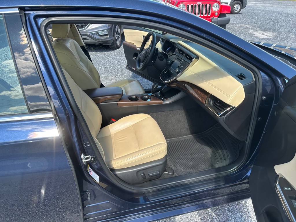 2015 Toyota Avalon Image 16
