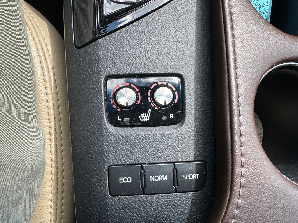 2015 Toyota Avalon Image 23