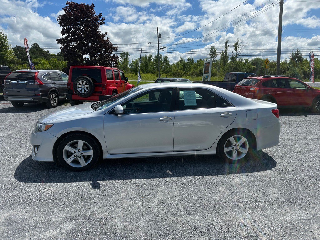 2012 Toyota Camry Image 2