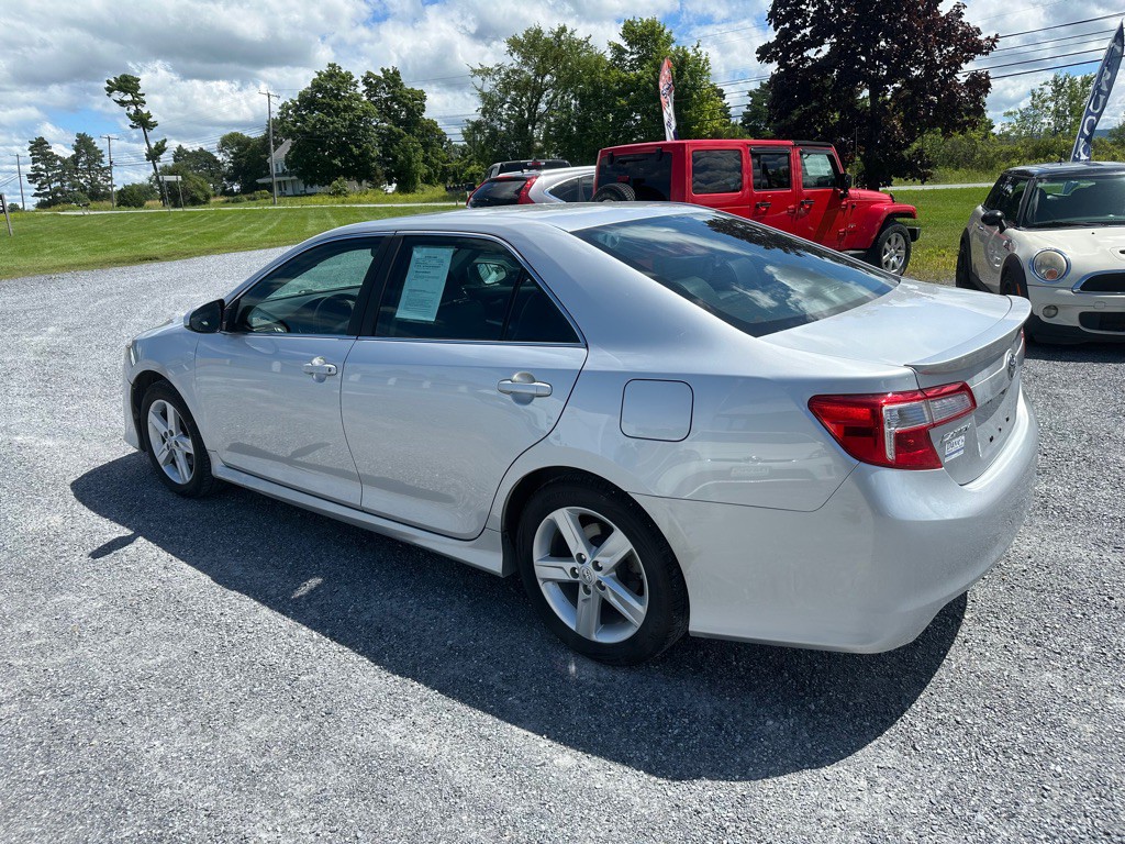 2012 Toyota Camry Image 3