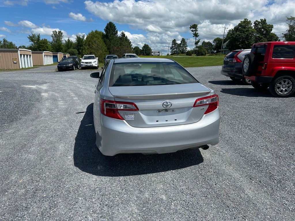 2012 Toyota Camry Image 4