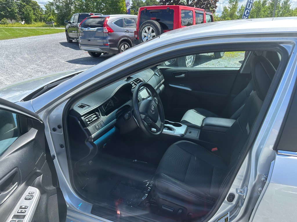 2012 Toyota Camry Image 9