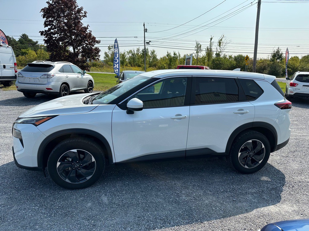 2024 Nissan Rogue Image 2