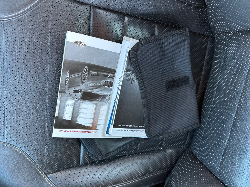 2013 Ford Taurus Image 21