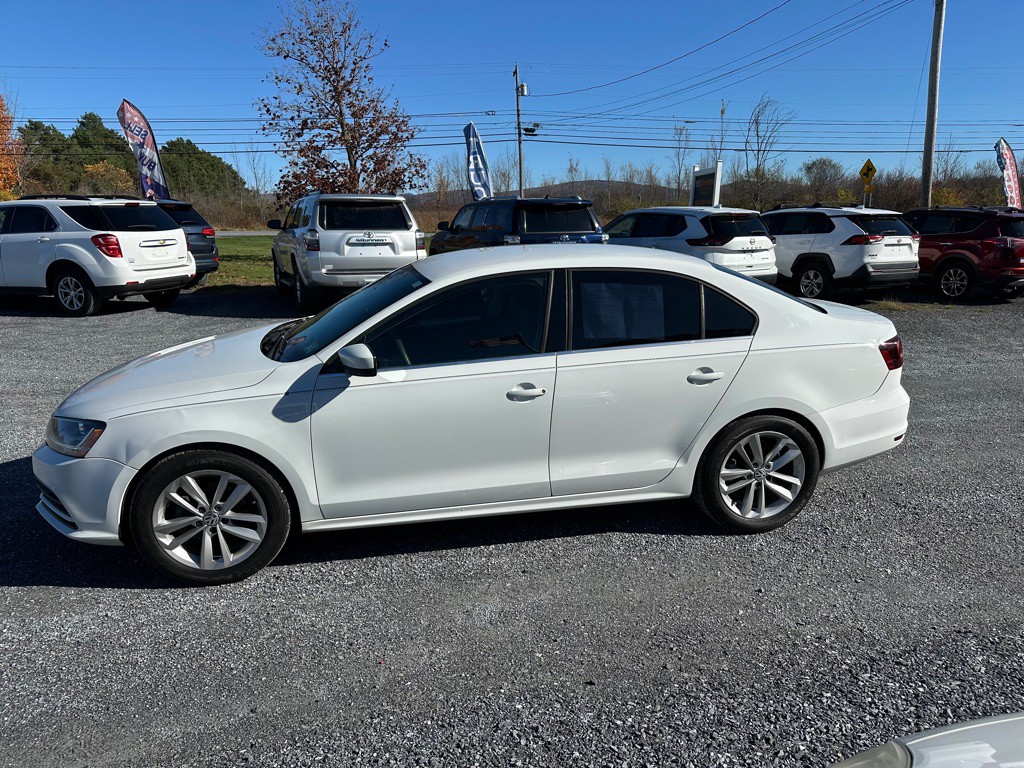 2017 Volkswagen Jetta Image 2