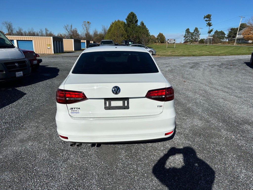 2017 Volkswagen Jetta Image 4