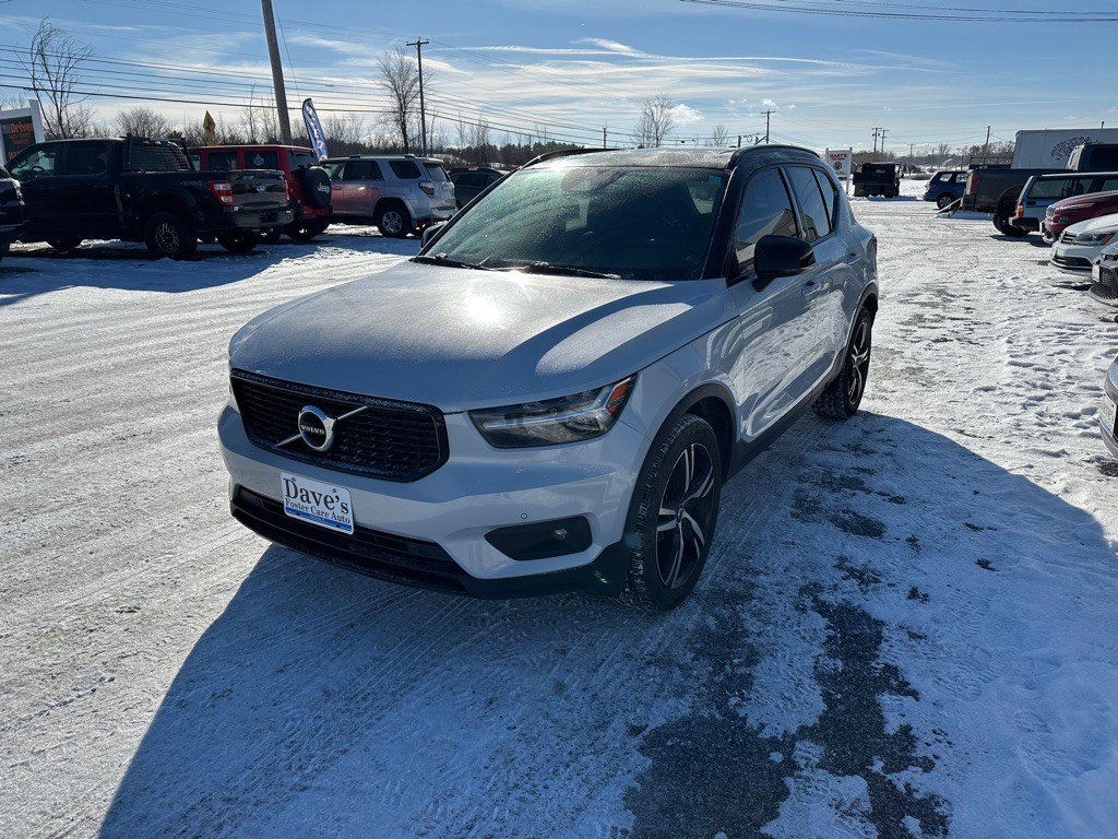 2020 Volvo XC40 Image 1