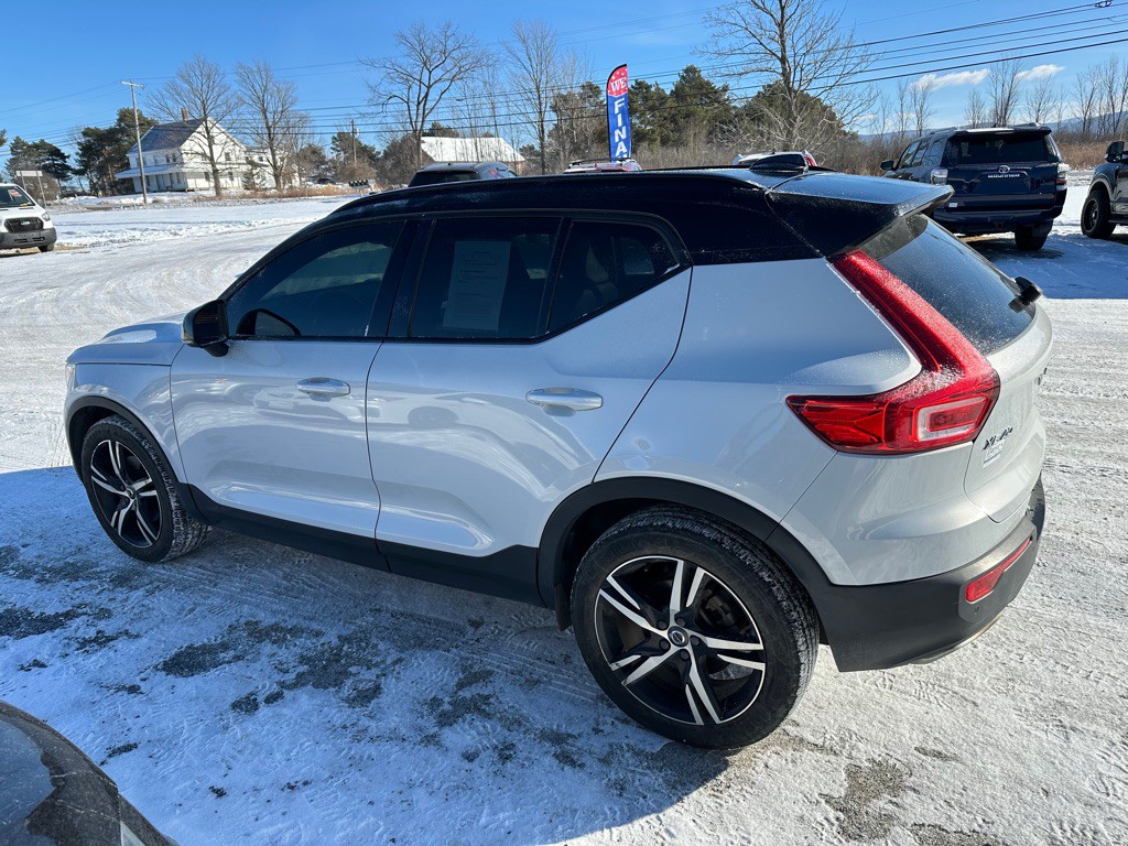 2020 Volvo XC40 Image 3