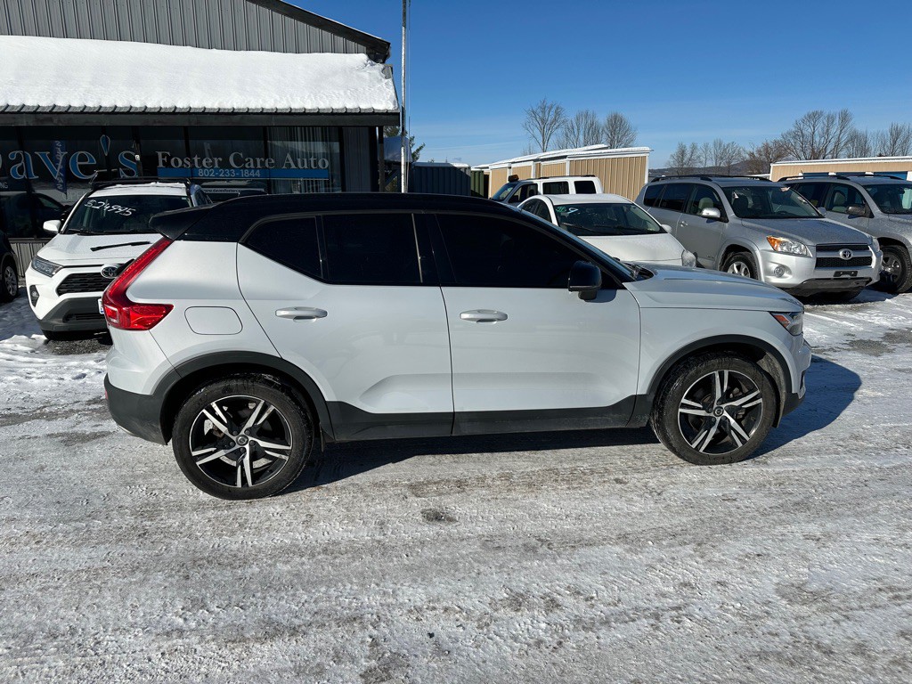 2020 Volvo XC40 Image 7