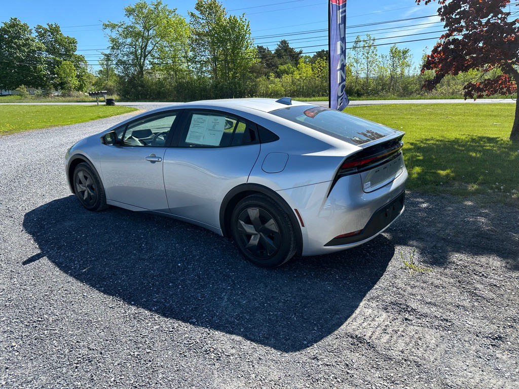 2024 Toyota Prius Image 3