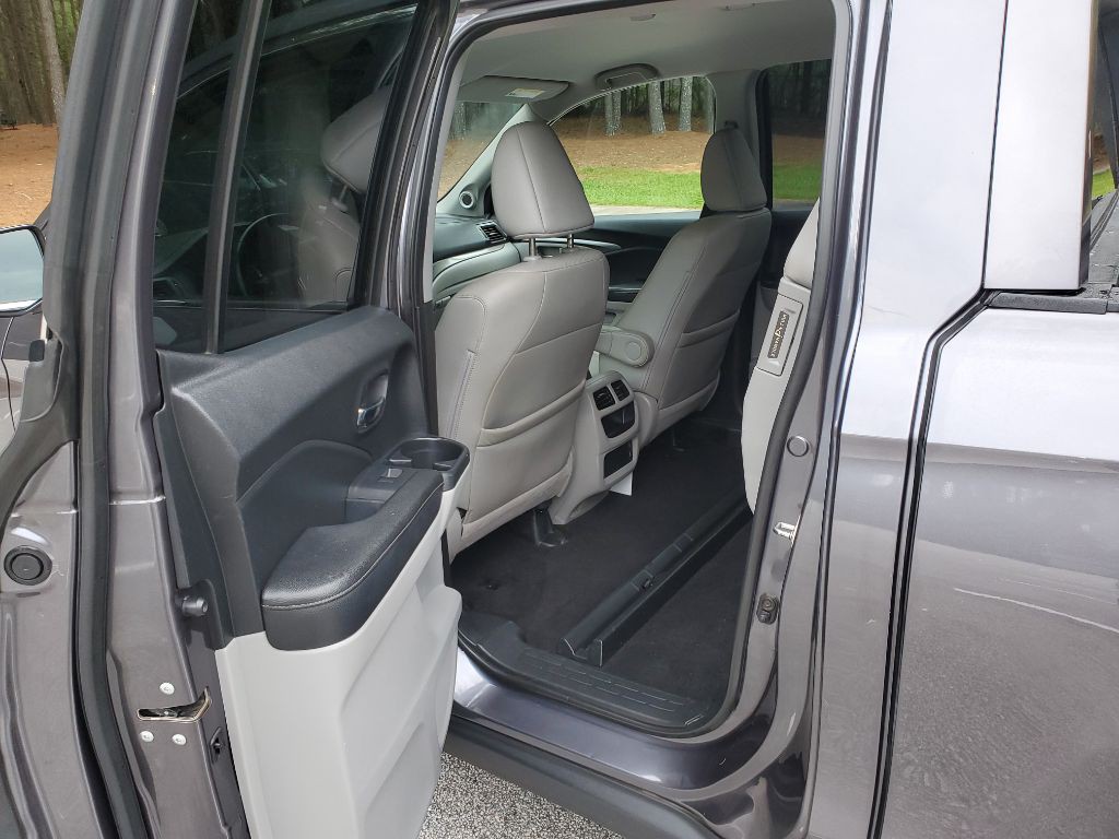 2017 Honda Ridgeline Image 11