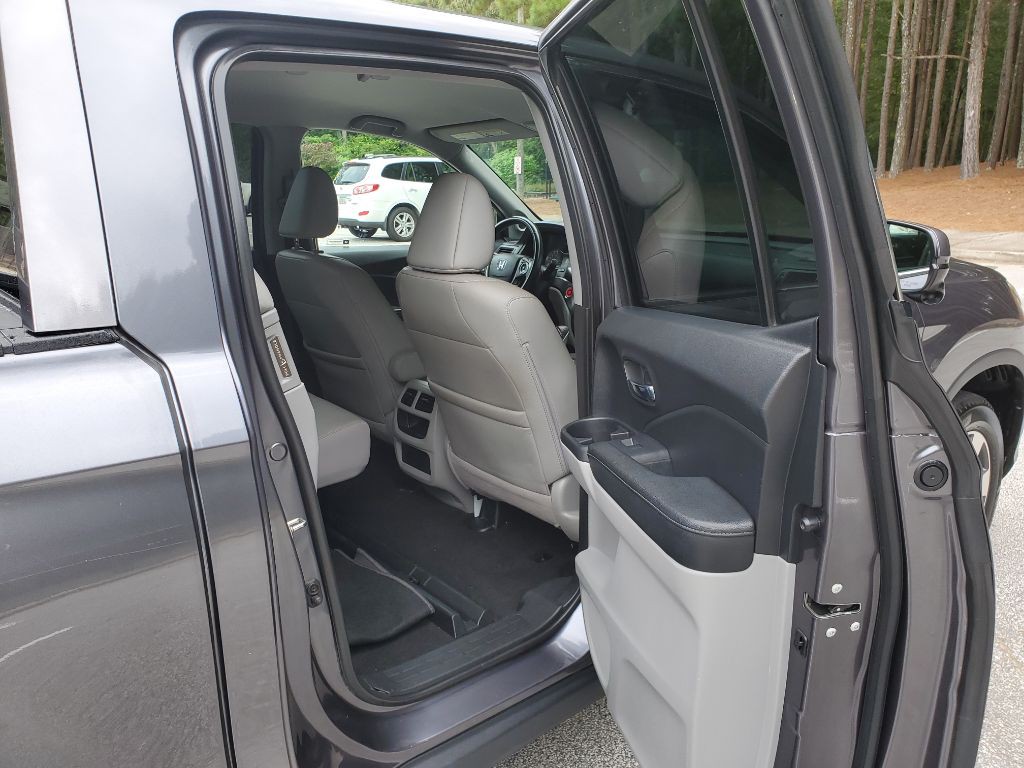 2017 Honda Ridgeline Image 16
