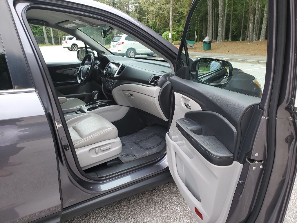 2017 Honda Ridgeline Image 17