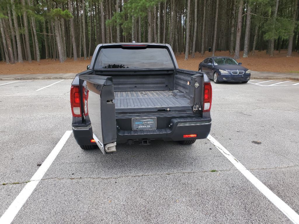 2017 Honda Ridgeline Image 60