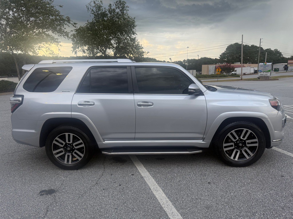 2017 Toyota 4Runner Image 8