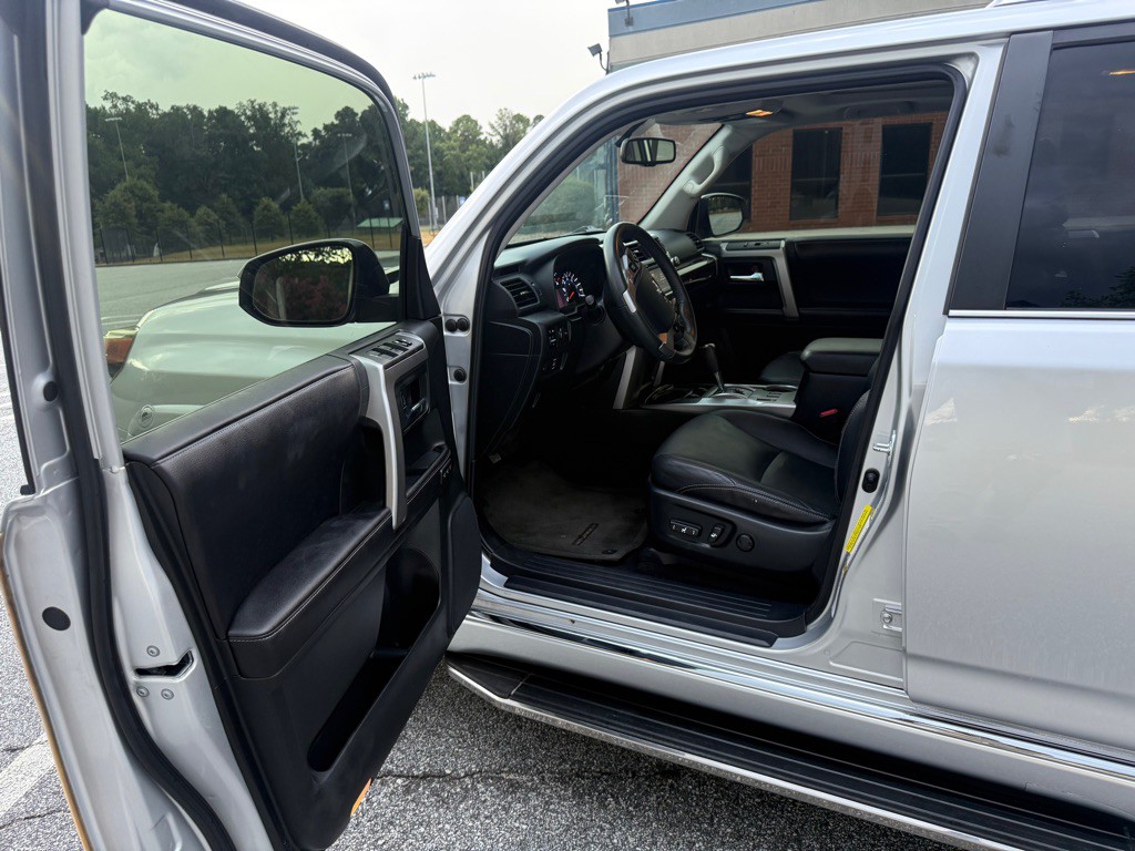 2017 Toyota 4Runner Image 9
