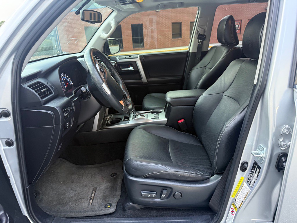 2017 Toyota 4Runner Image 10