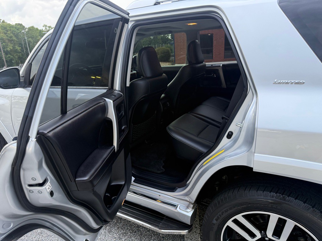 2017 Toyota 4Runner Image 11