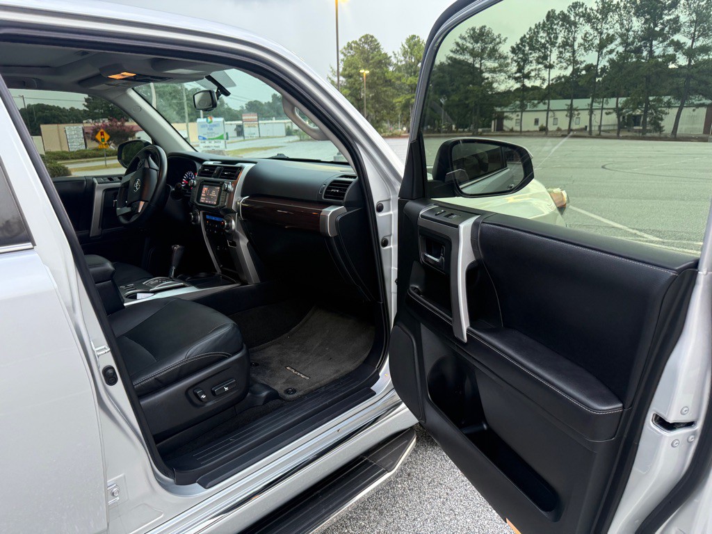 2017 Toyota 4Runner Image 16