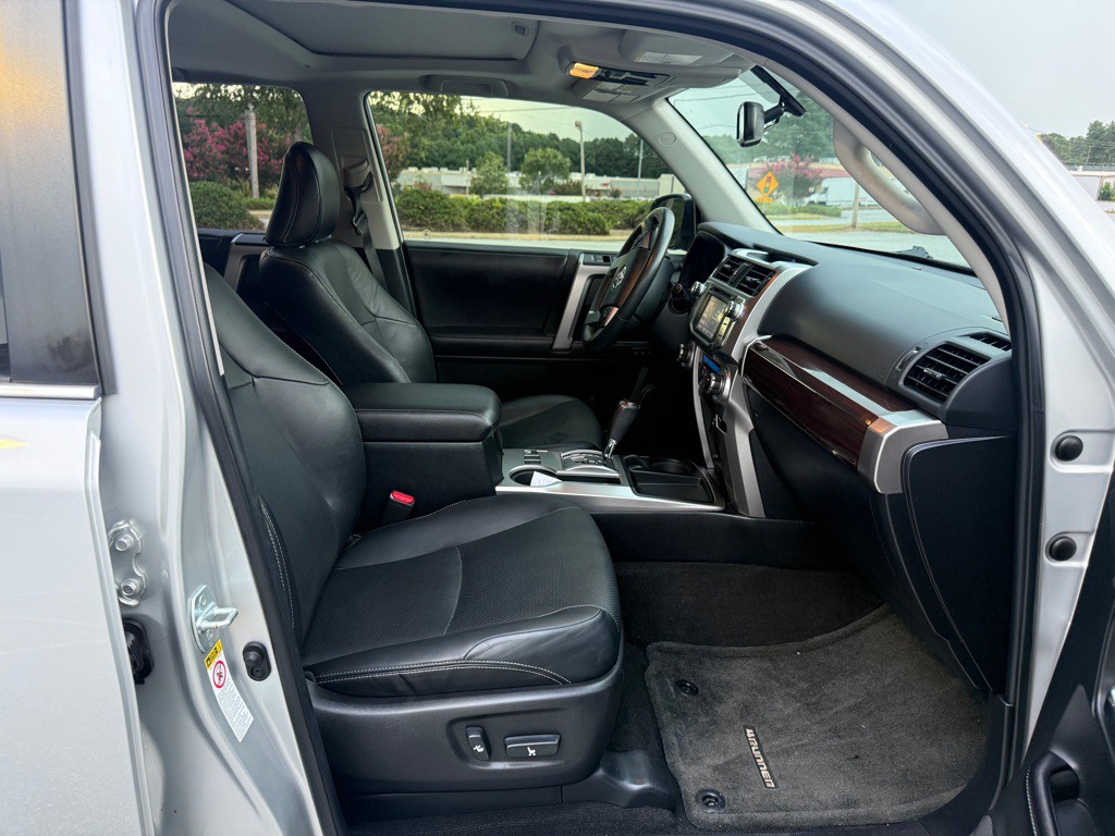 2017 Toyota 4Runner Image 17