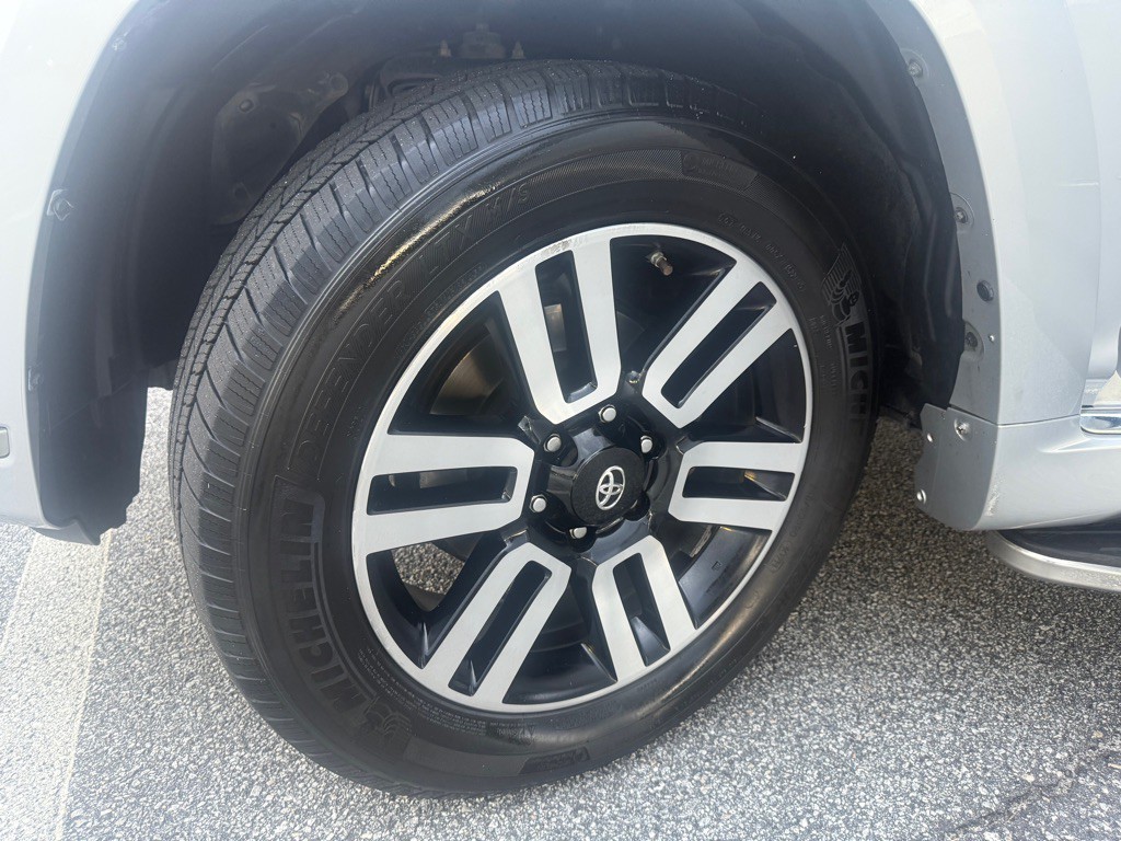 2017 Toyota 4Runner Image 19