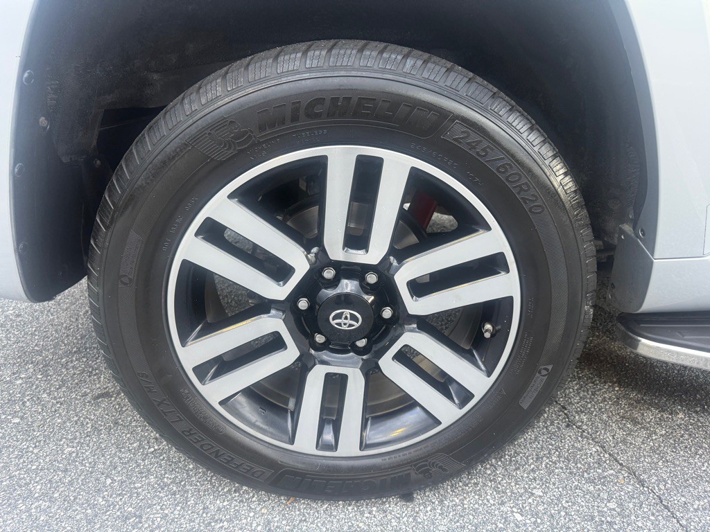2017 Toyota 4Runner Image 20