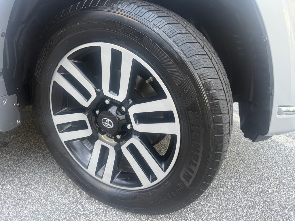 2017 Toyota 4Runner Image 21