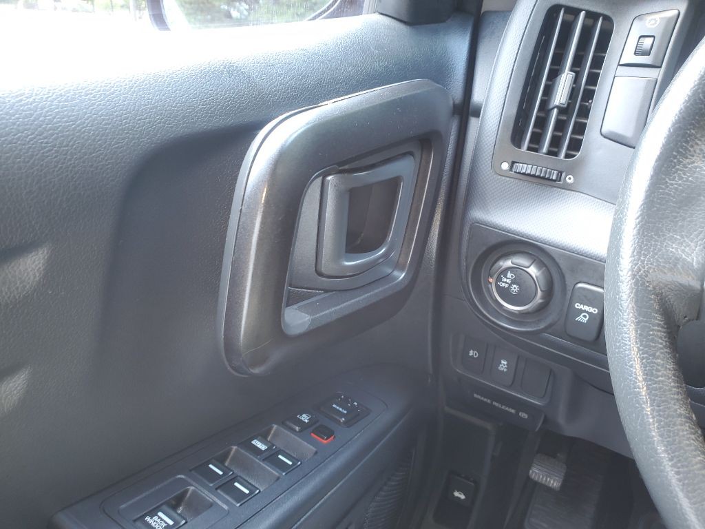 2014 Honda Ridgeline Image 35