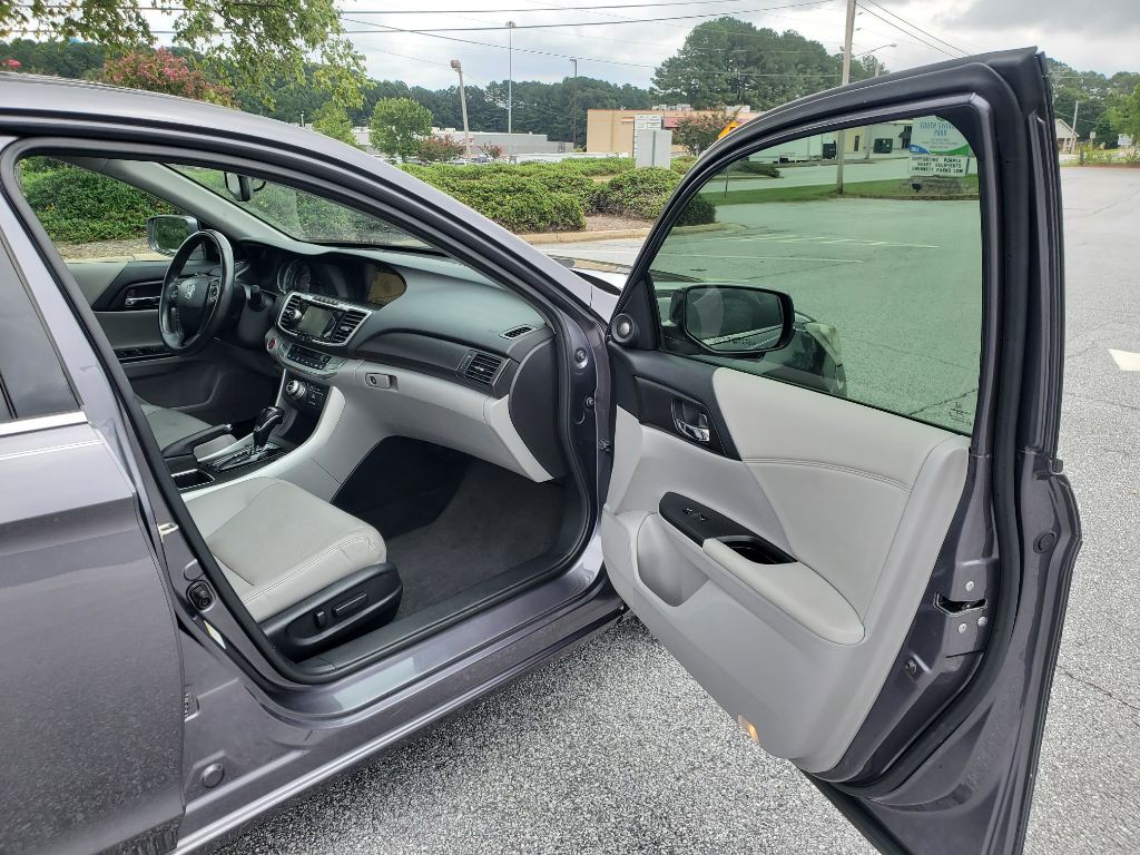 2015 Honda Accord Image 16