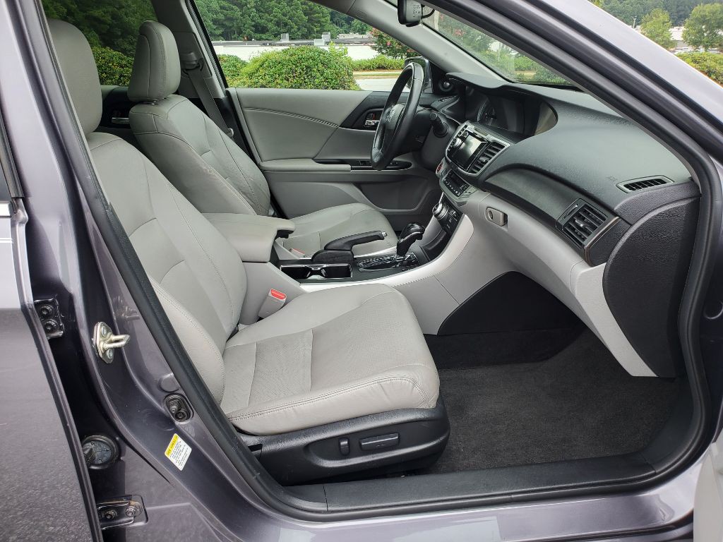 2015 Honda Accord Image 17