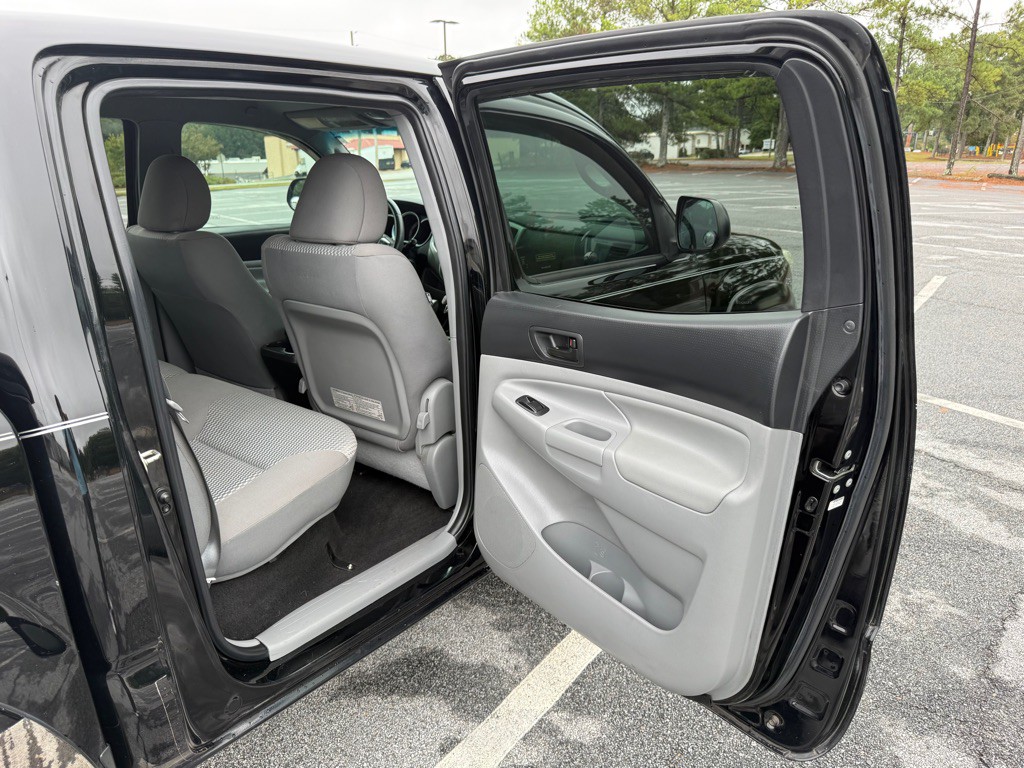 2014 Toyota Tacoma Image 17