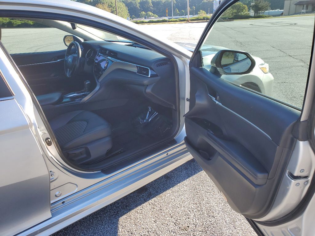 2018 Toyota Camry Image 16