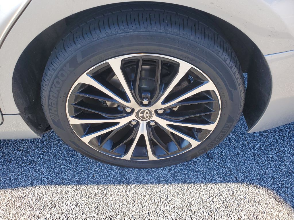 2018 Toyota Camry Image 19