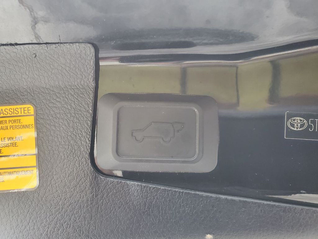 2013 Toyota Highlander Image 48