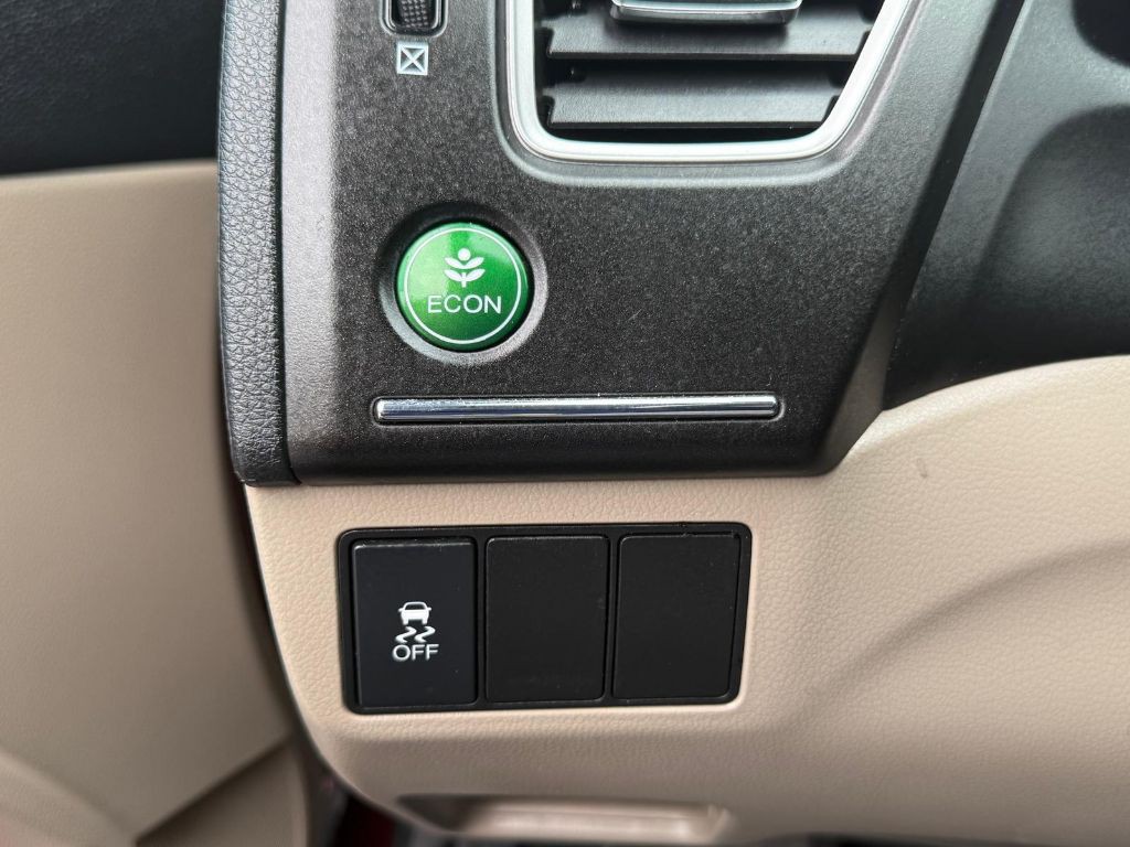 2015 Honda Civic Image 36