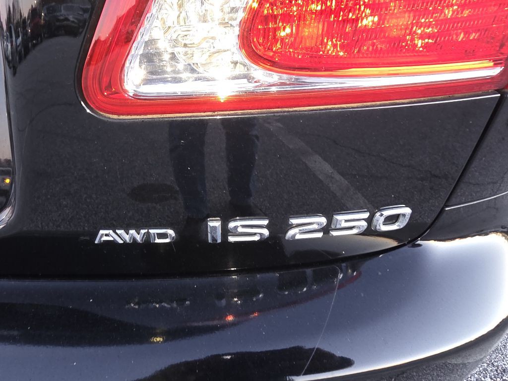 2010 Lexus IS Image 24