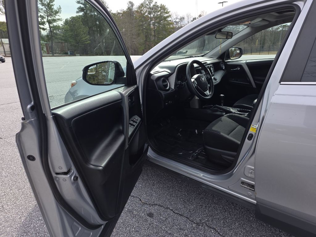 2017 Toyota Rav4 Image 9