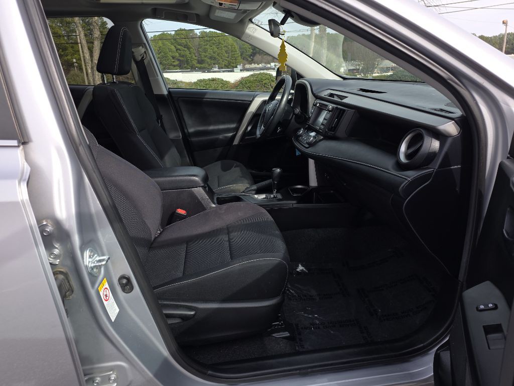 2017 Toyota Rav4 Image 18