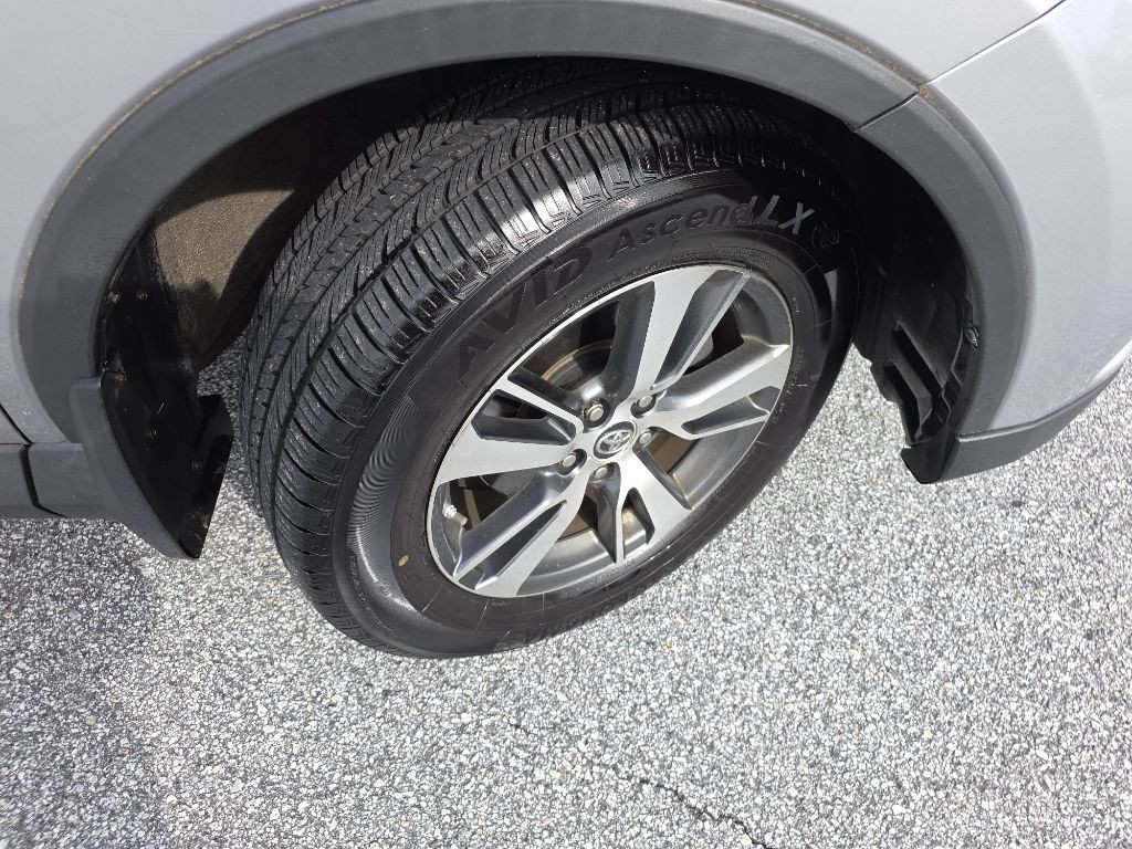 2017 Toyota Rav4 Image 21