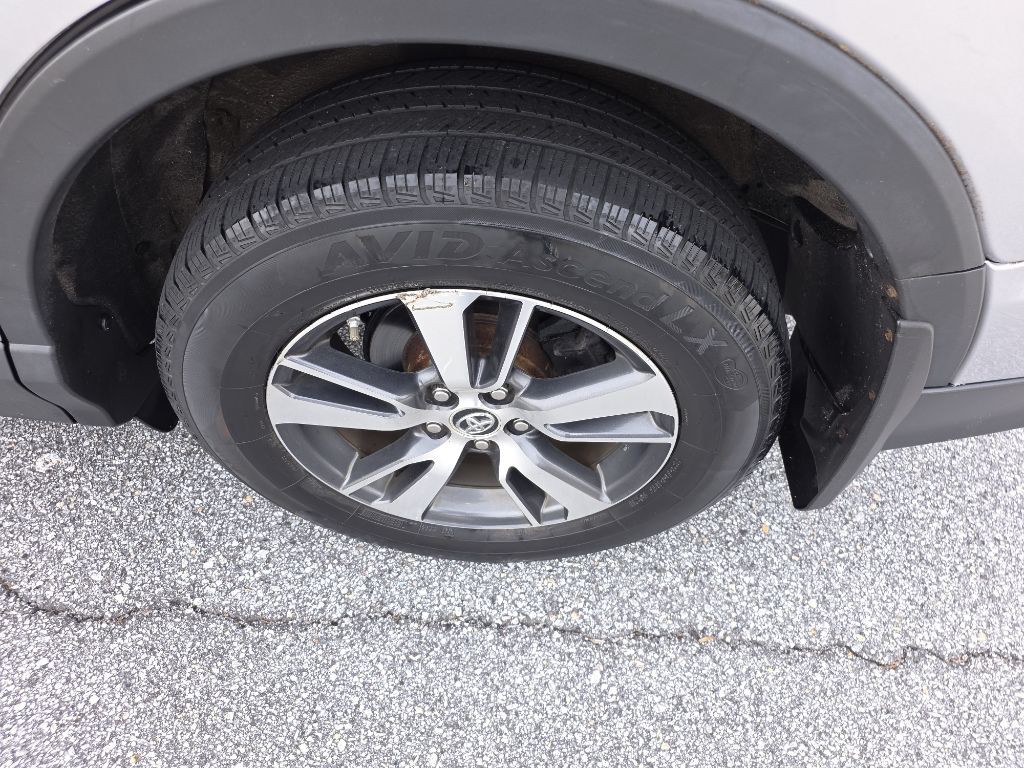 2017 Toyota Rav4 Image 22