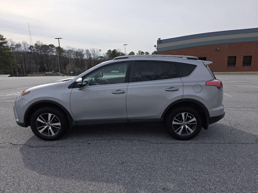 2017 Toyota Rav4 Image 4