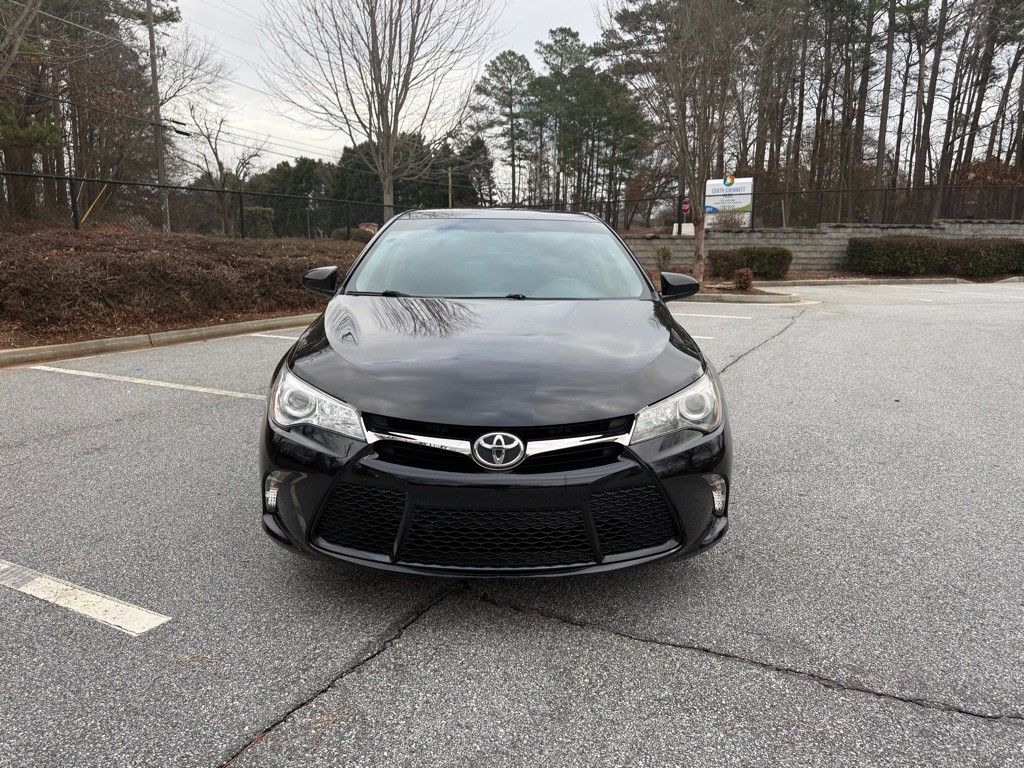 2017 Toyota Camry Image 2