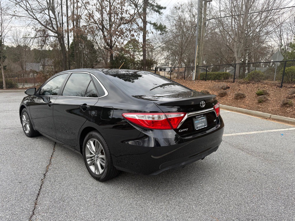 2017 Toyota Camry Image 5