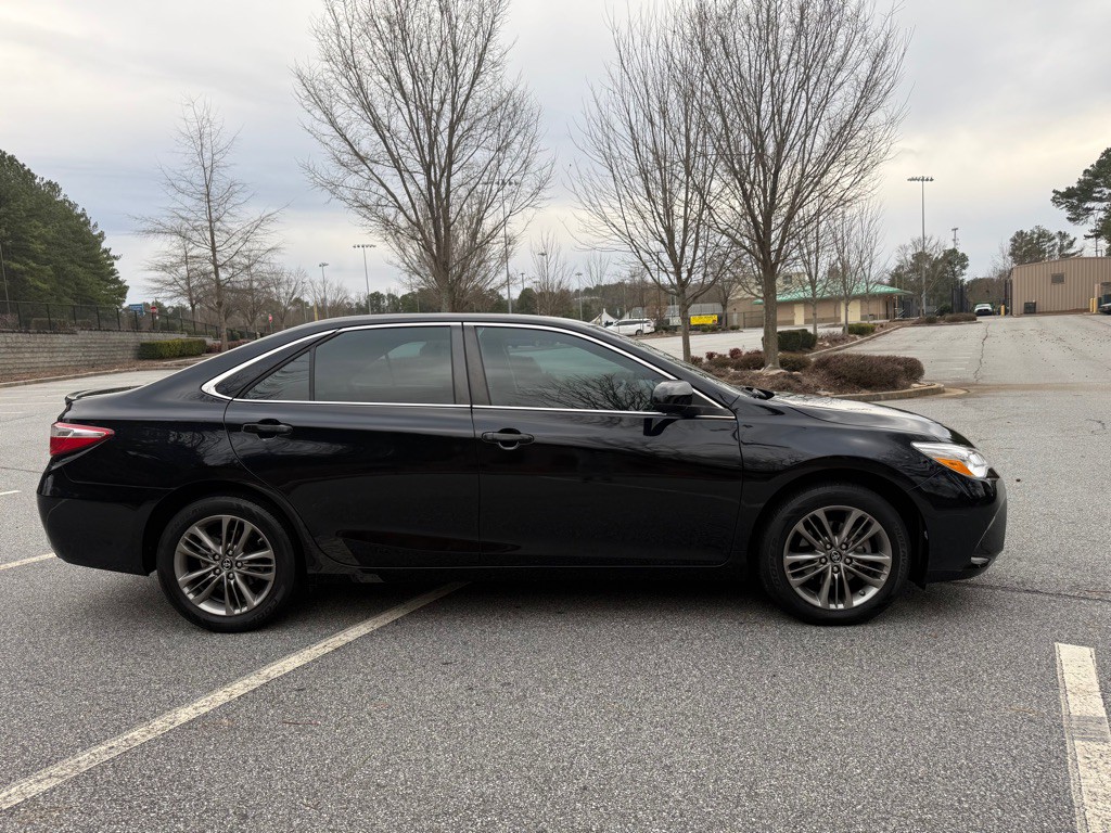 2017 Toyota Camry Image 8