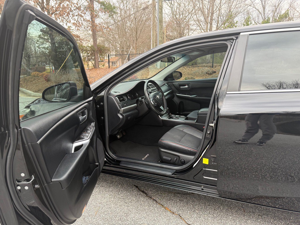 2017 Toyota Camry Image 9